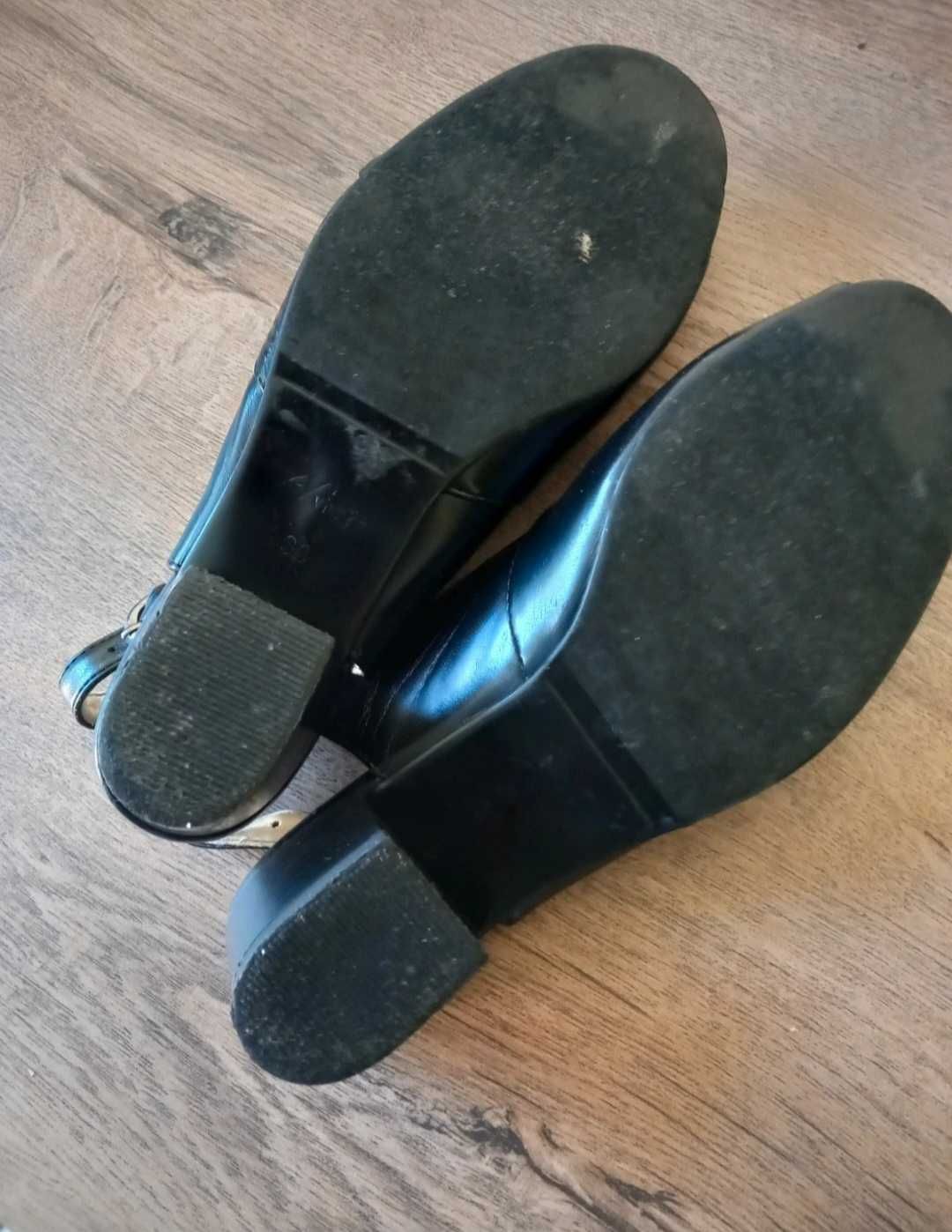 Pantofi tip sanda mărimea 37