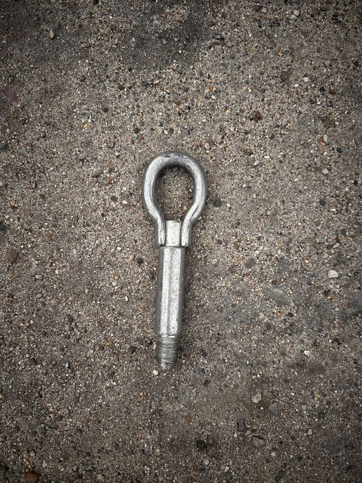 Продам буксировочный болт