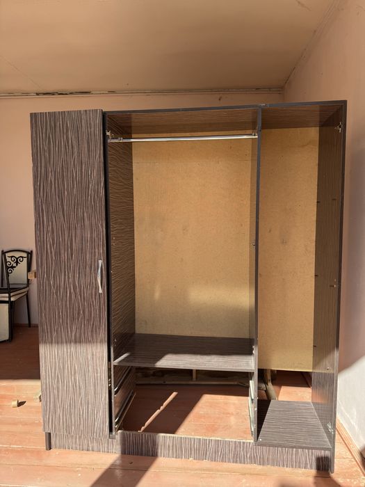 Продается! Шкаф с кроватью