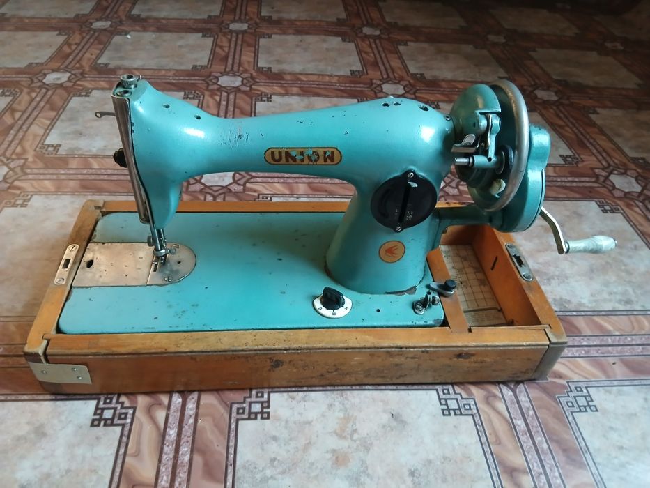 Продам швейную машинку