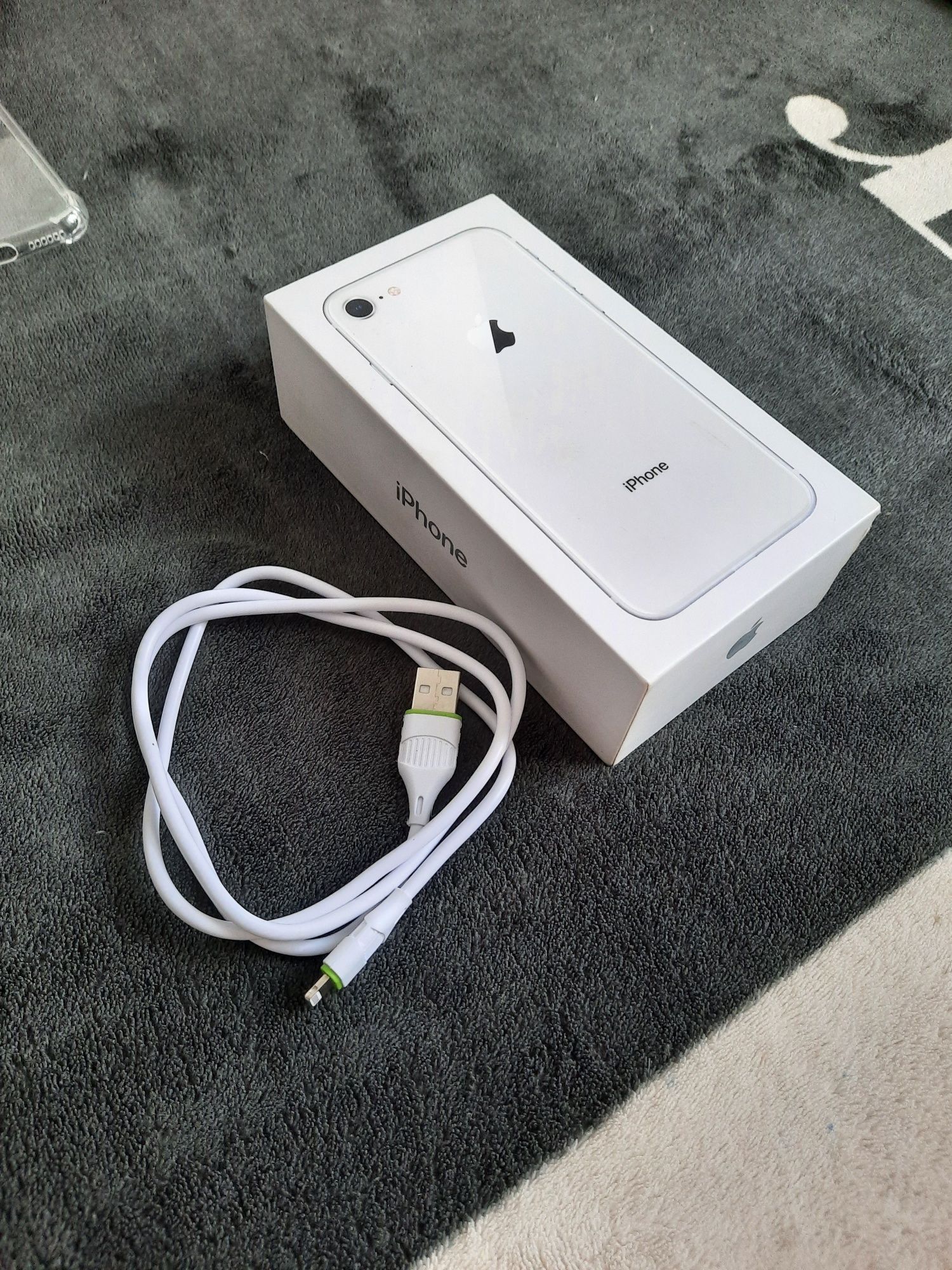 Продам IPhone 8 (SE) 2