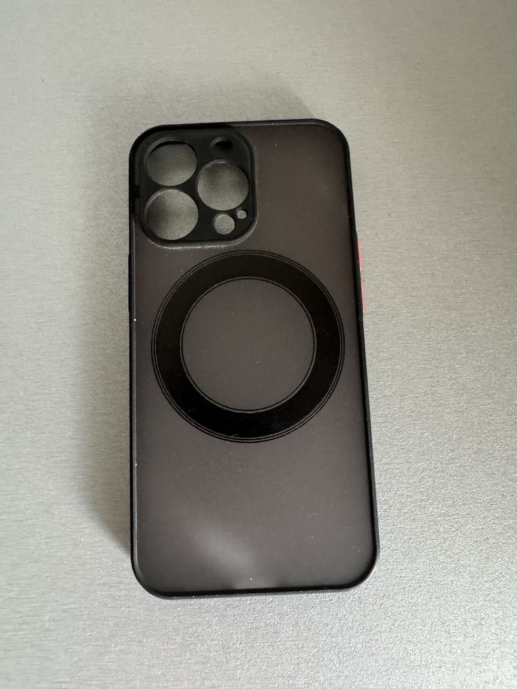 Лот от 5 кейса за iPhone 13 pro.
