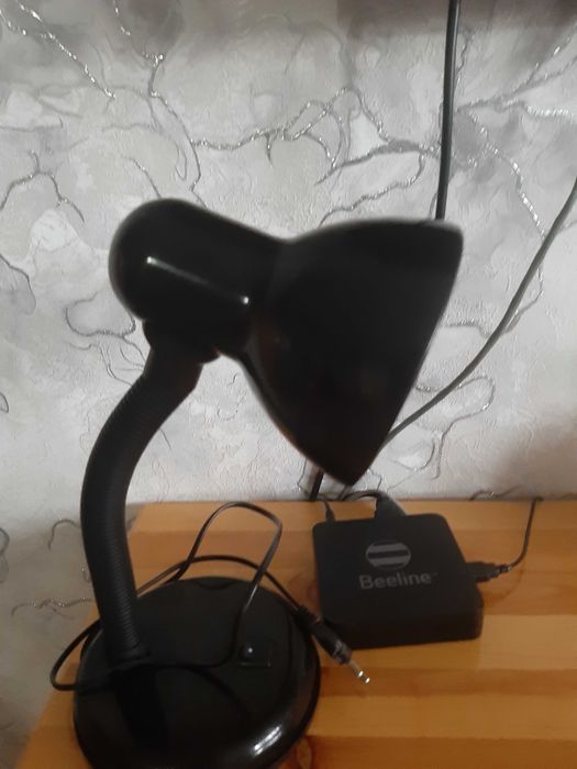 Продам светильник настольный