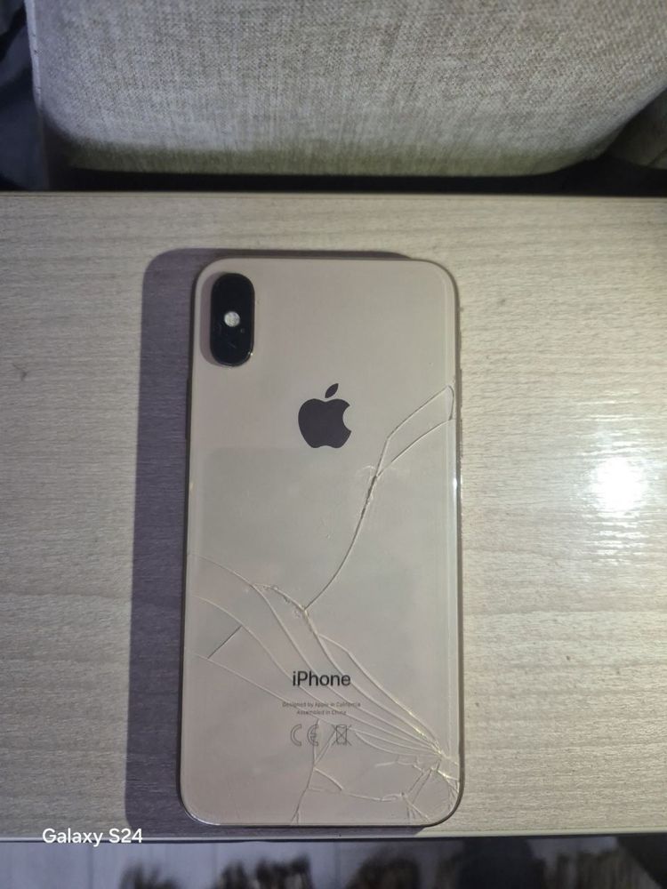 Продам Iphone XS 256 в хорошем состяний
