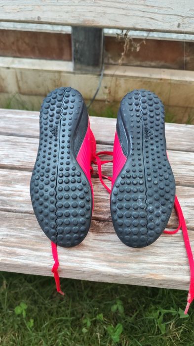 Adidas fotbal teren sintetic