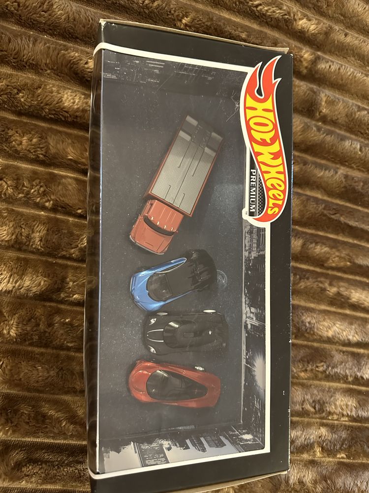 Vând set Hotwheels Premium