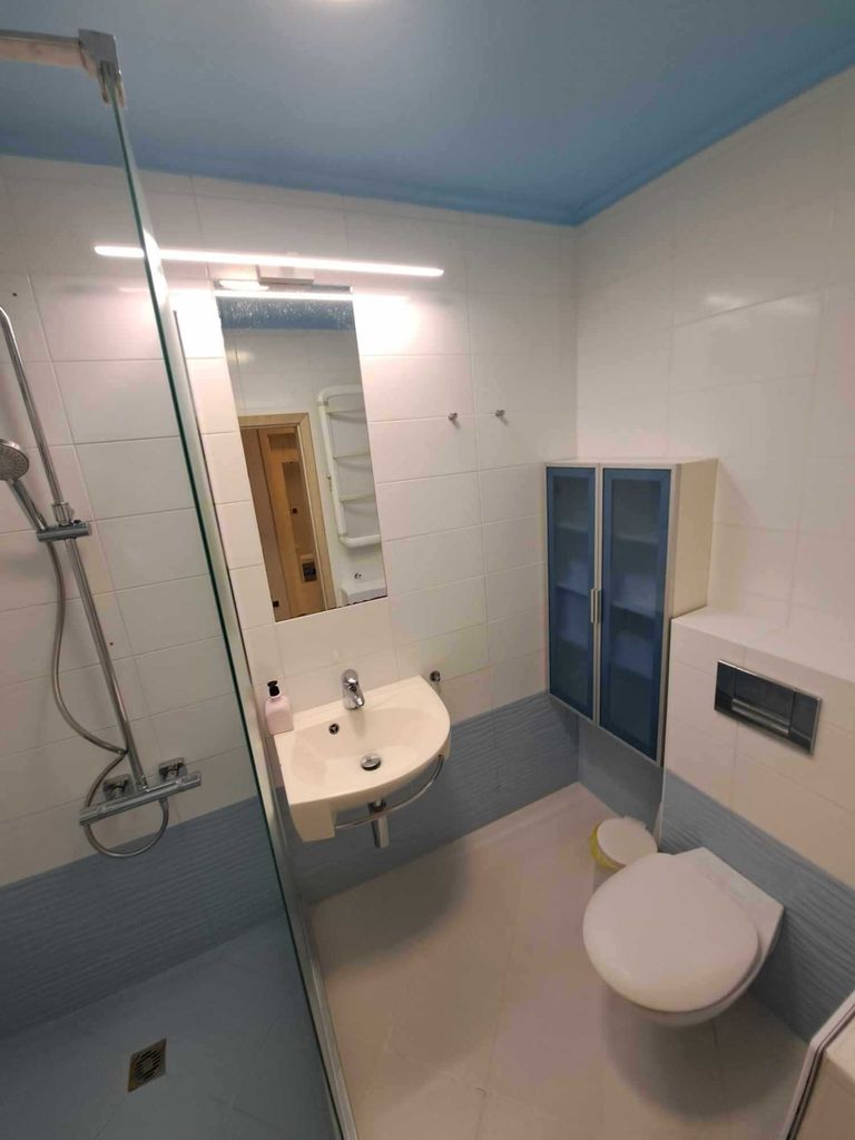Дава се под наем Четиристаен апартамент в Варна, Автогара - 130 кв.м за 1200 € - Снимка #12