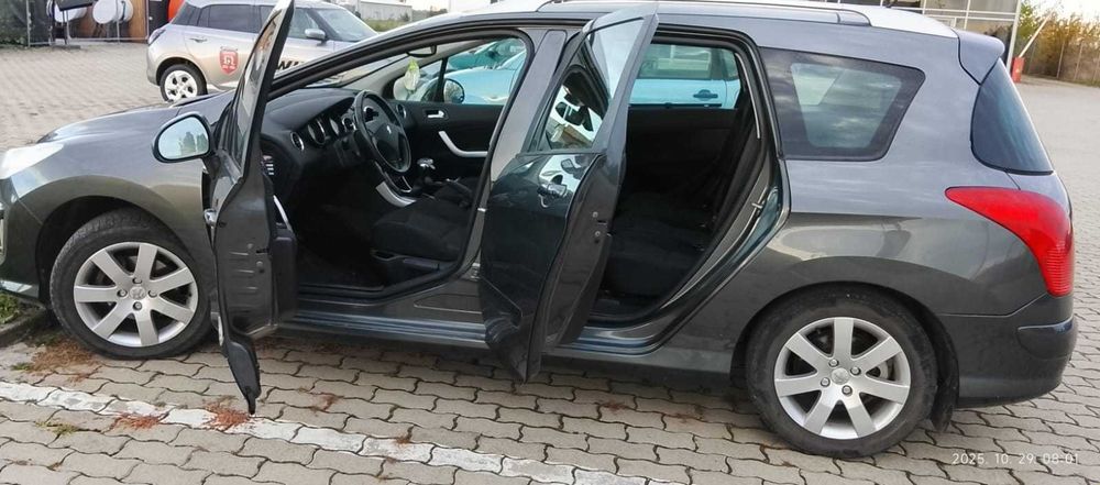 Vand Peugeot 308 ,an 2009 motor benzina 1.6 ,120 cp .sau schimb.