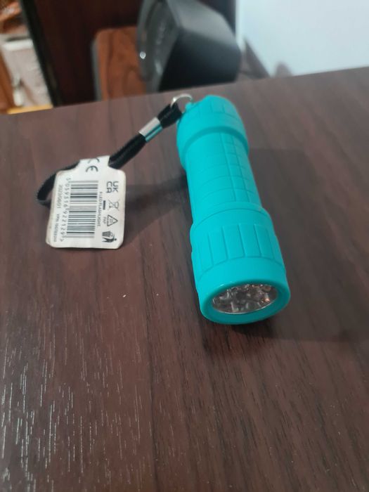 Lanterna led noua cu eticheta