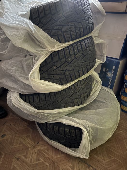 Продам резину 215/65/16 шипованую б/у