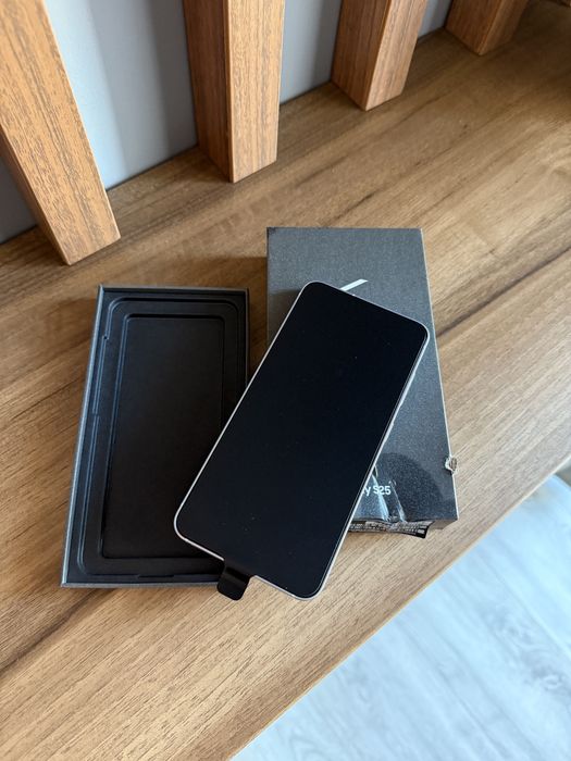 Samsung Galaxy S25 - Nou