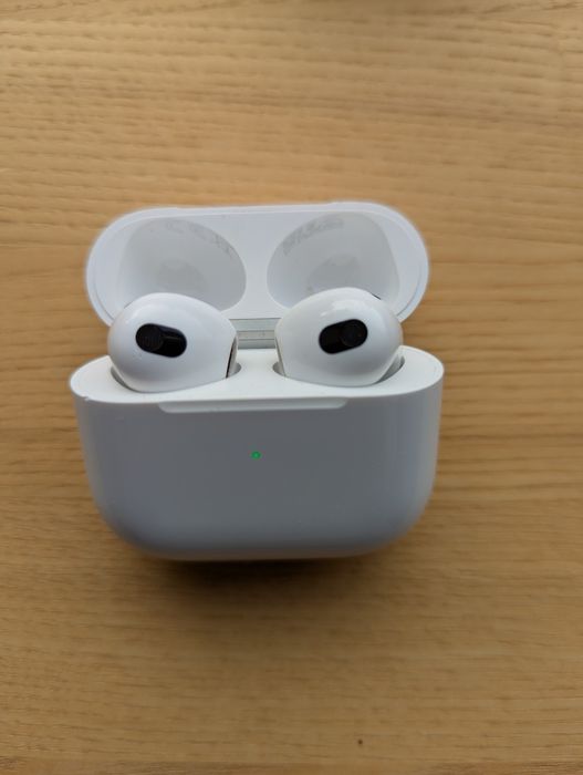 AirPods 3 безжични слушалки