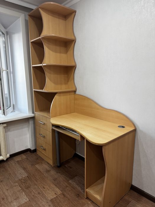 Компьютерный стол со шкафом