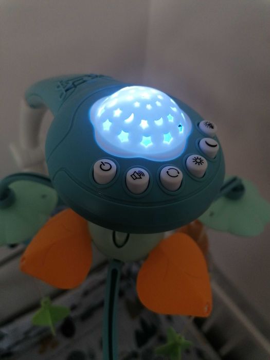 Carusel muzical bebeluș