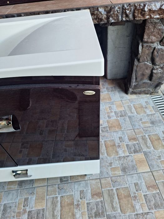 Se vinde set lavoar cu dulap si oglinda