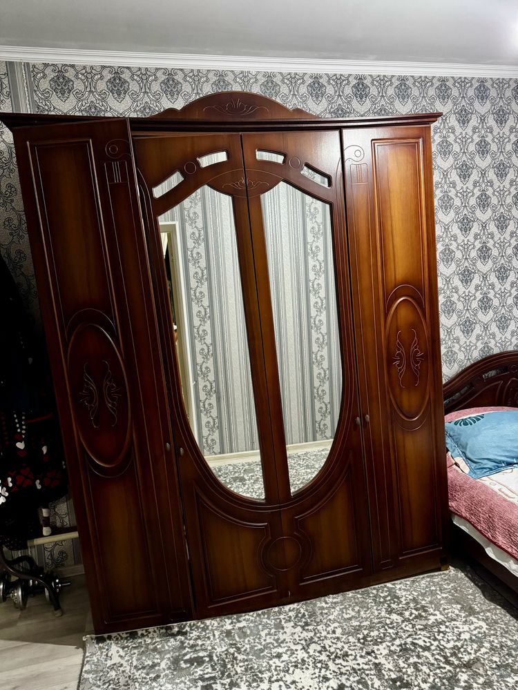 Продам спальную гарнитуру