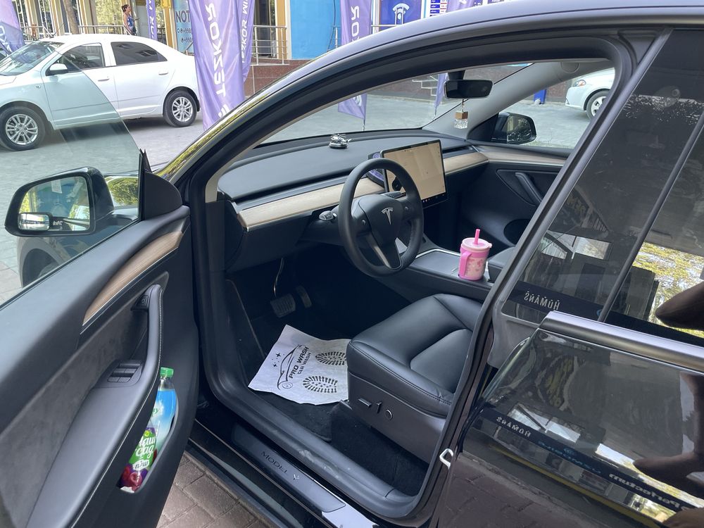 Tesla model Y, 2022 год