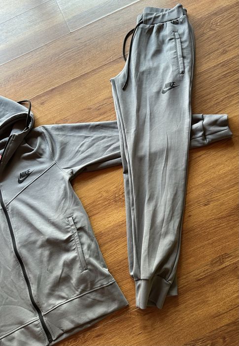 Мъжки,памучен,сив екип Nike с качулка и ципове на джобовете