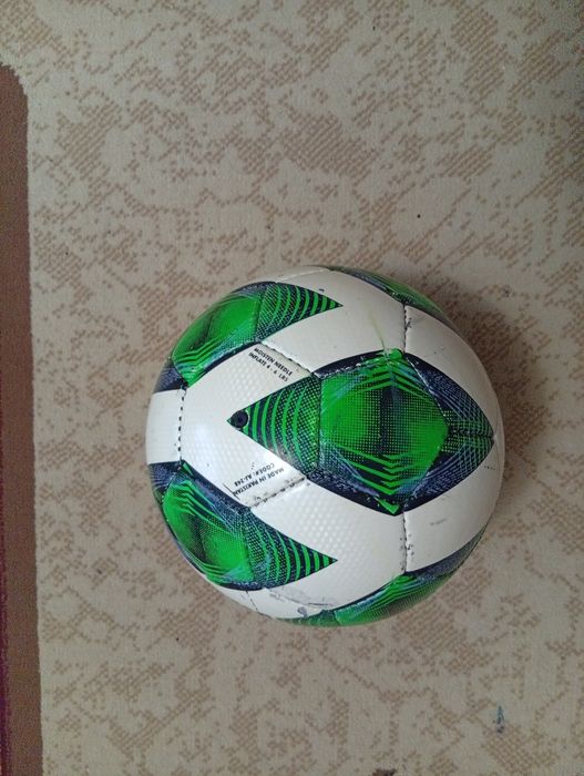 Futbol to'plari sotiladi