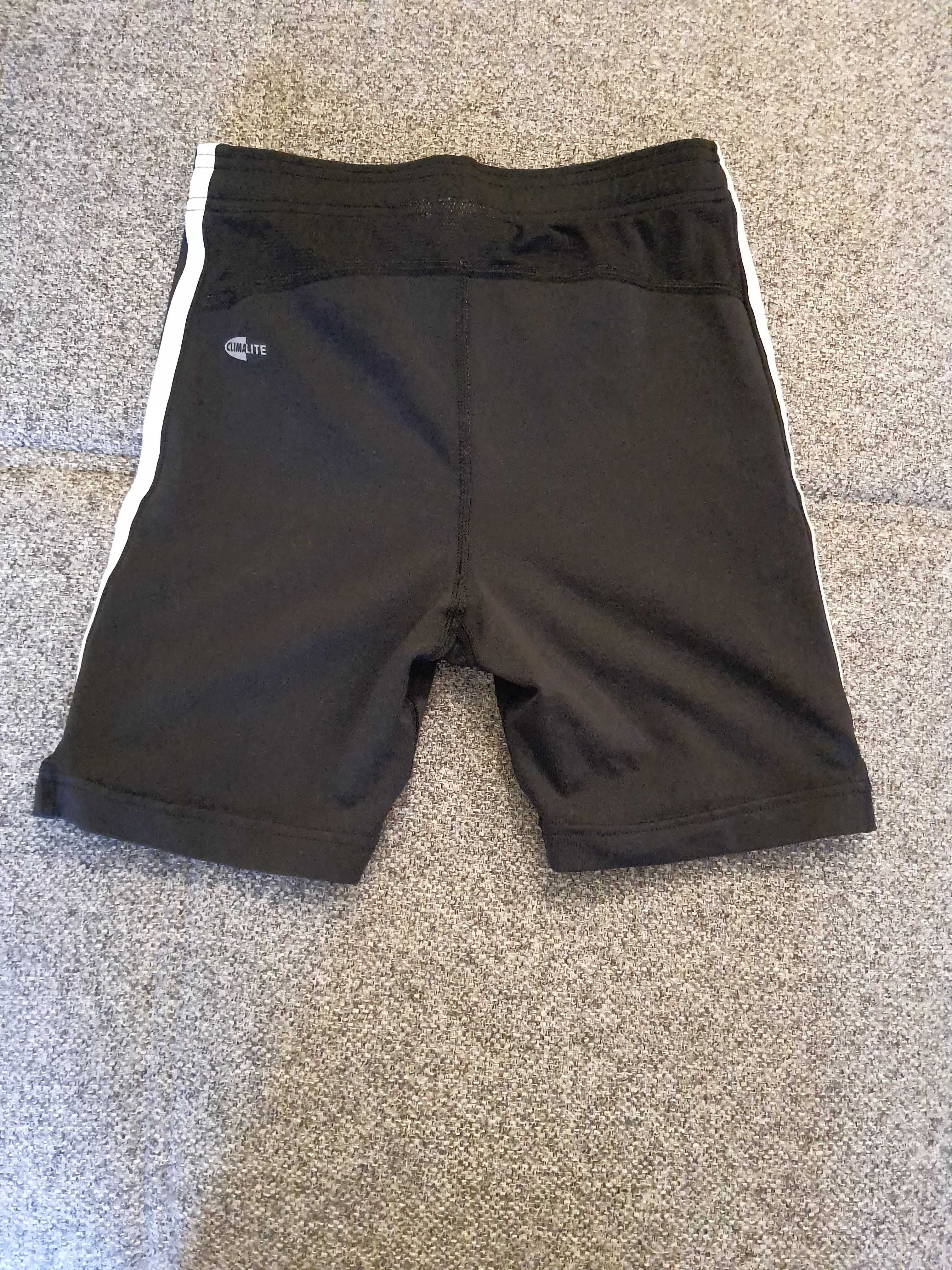 Adidas, pantaloni scurți sport