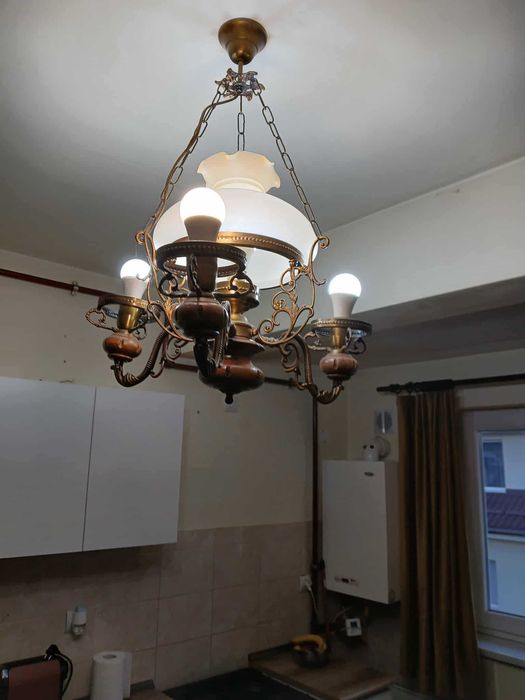 candelabre rustice din alamă și lemn