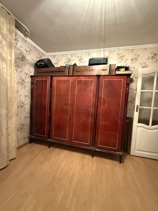 Спальный гарнитур из натурального дерева