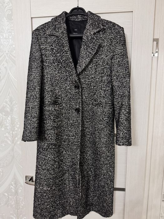 Демисезонное пальто Mango