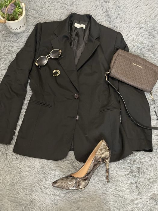 Девочки , налетайте ! Пиджаки , жакеты , жилетка . Бренд , дешево! С-м