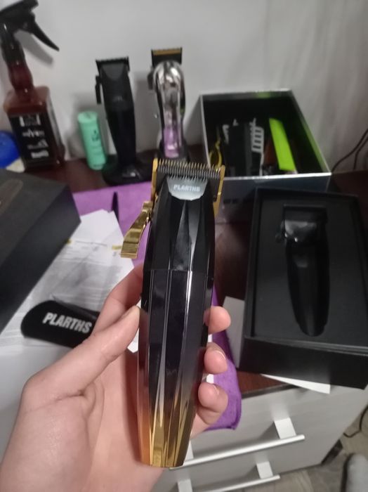 Vând mașina de tuns plarths