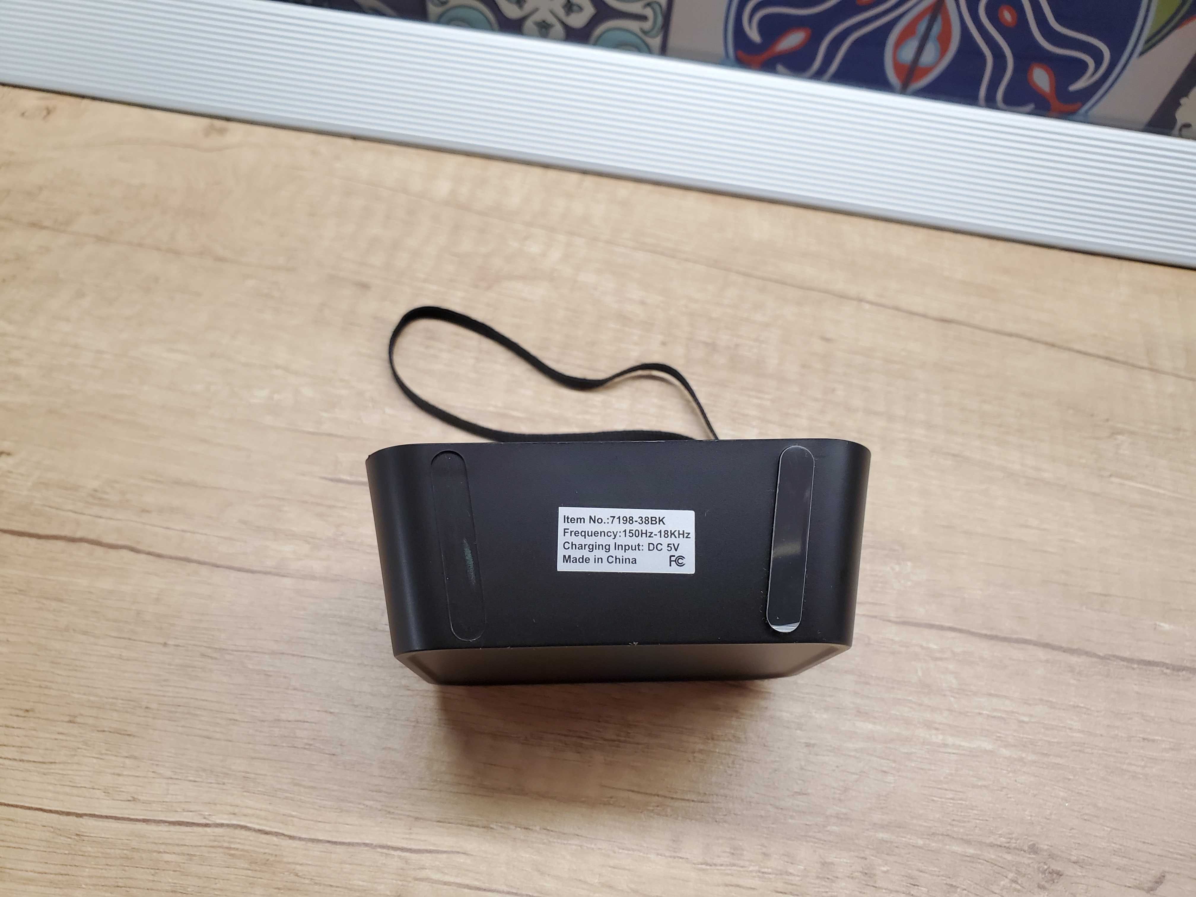 Продавам безжичен Bluetooth високоговорител Block – компактен и мощен
