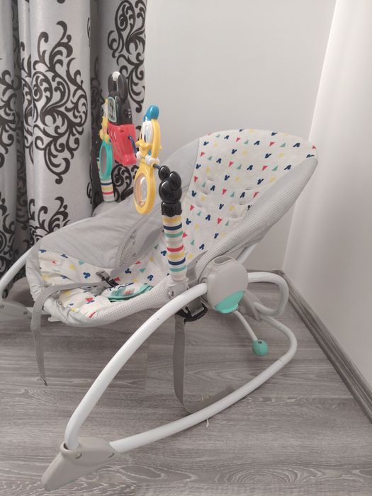 Scaun-balansoar pentru bebeluși cu sunete și lumini