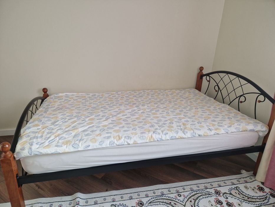 Продам кровать почти новый