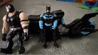 Set figurine Batman si Bane cu motocicleta