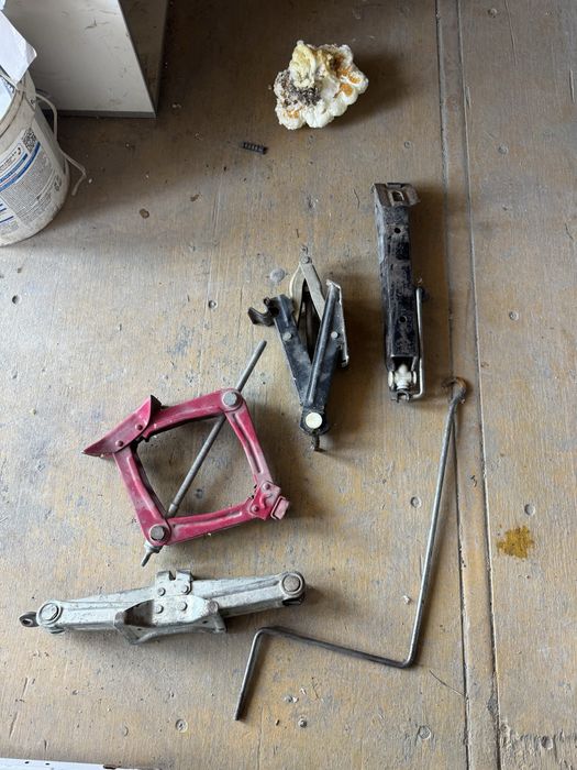 Продам домкрат по 5000 тг можно обмен