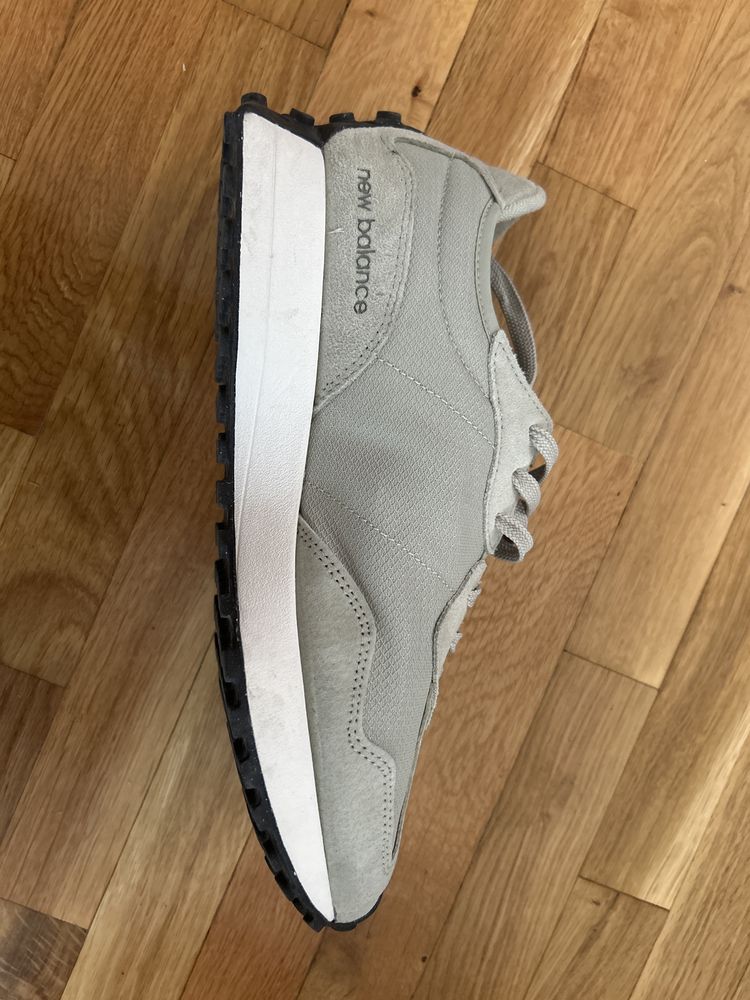 Продавам New Balance 44