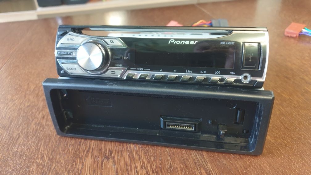 Авто плеър радио музика за кола Пайнер PioneerCDMP-3 USB AUX Bluetooth
