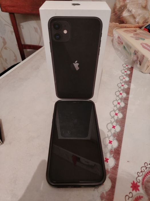 Продам Айфон 11 64