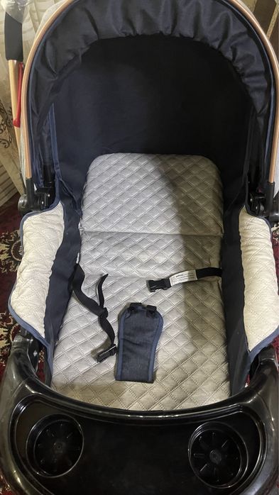 Коляска сотилади