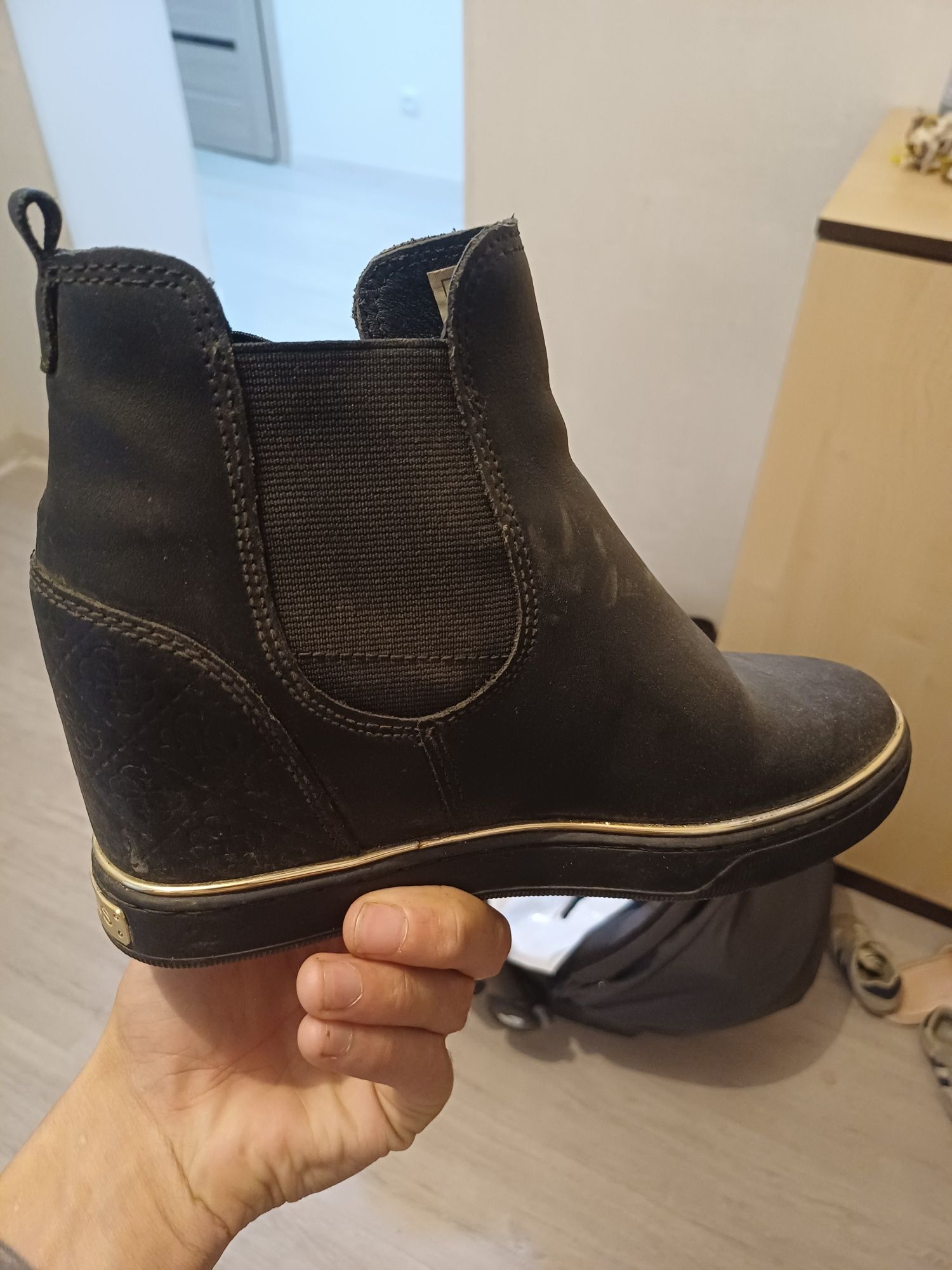 Женские осенние ботинки. БРЕНД  Guess