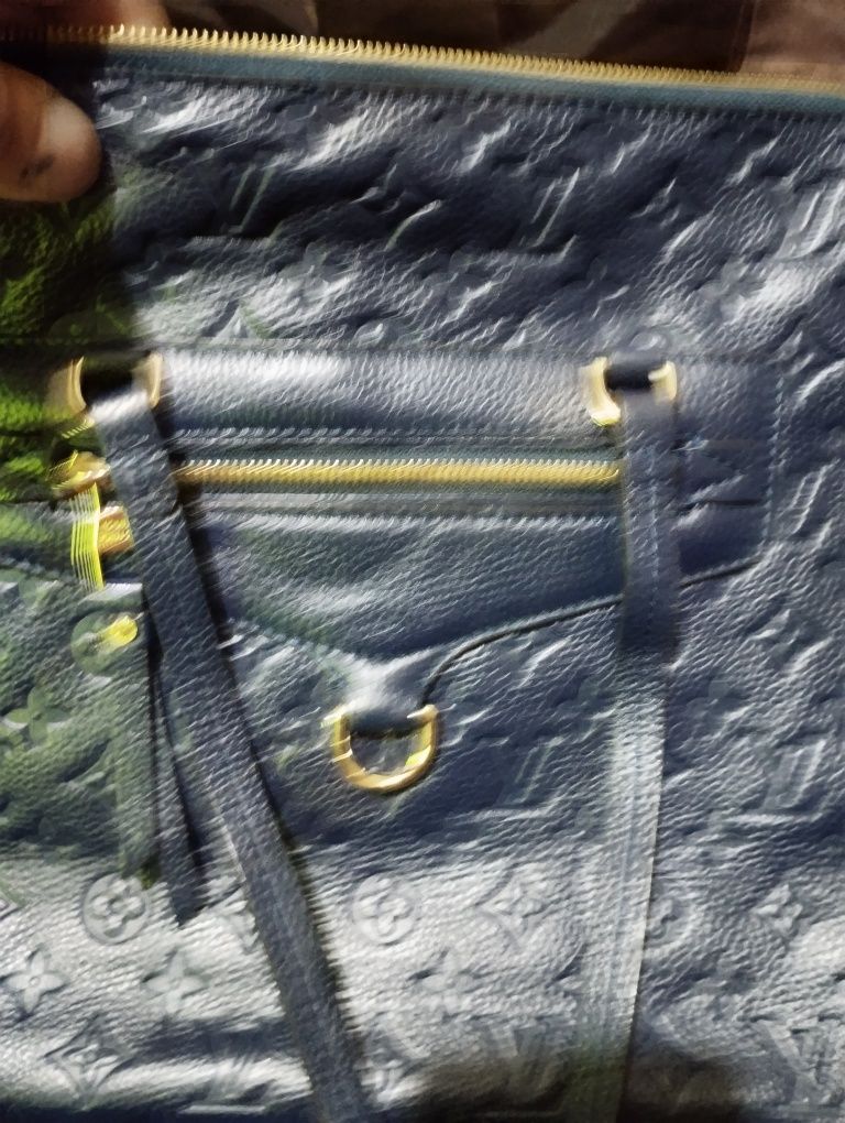Vând geantă Louis Vuitton