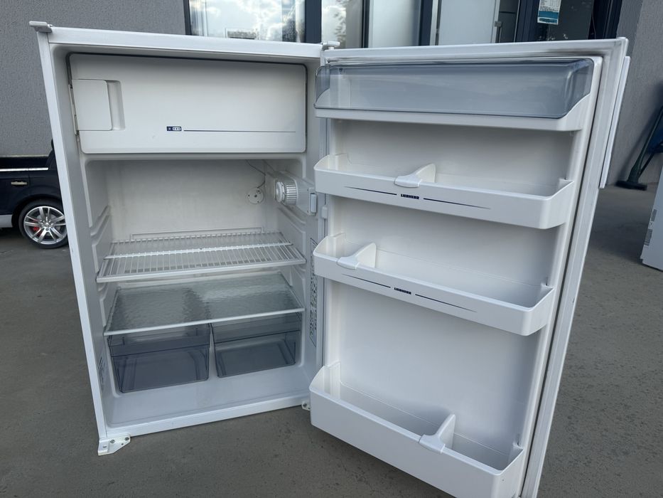 Малък хладилник Либхер с камера