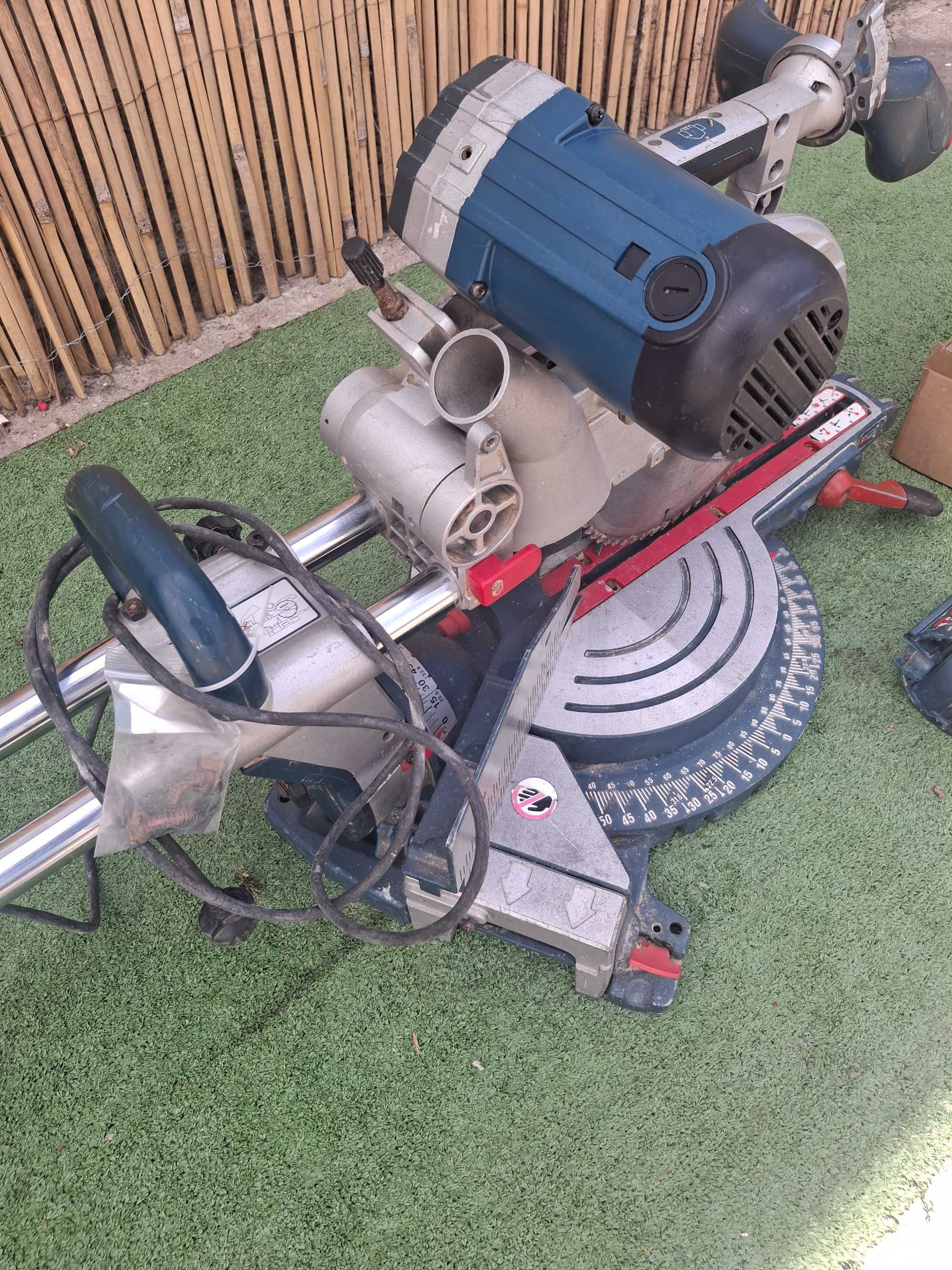 Настолен циркуляр GCM 10 SD от Bosch