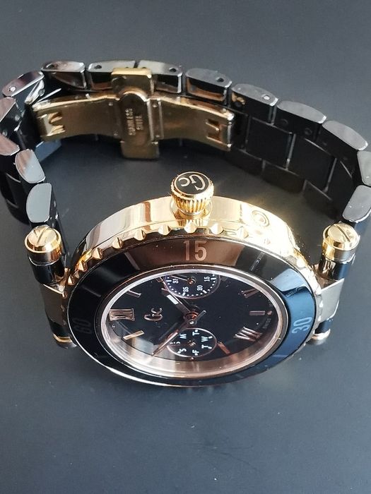 Ceas Guess Collection  Ceramic - Elvețian Quartz  34 mmmm