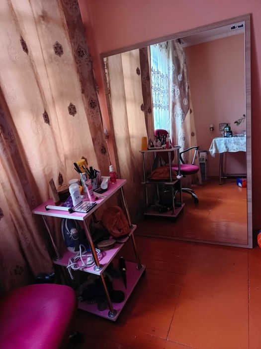 Зеркало 100/150 напольное, можно повесить. Есть крепления. Рамка дсп