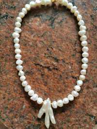 Coliere perle naturale de cultură.