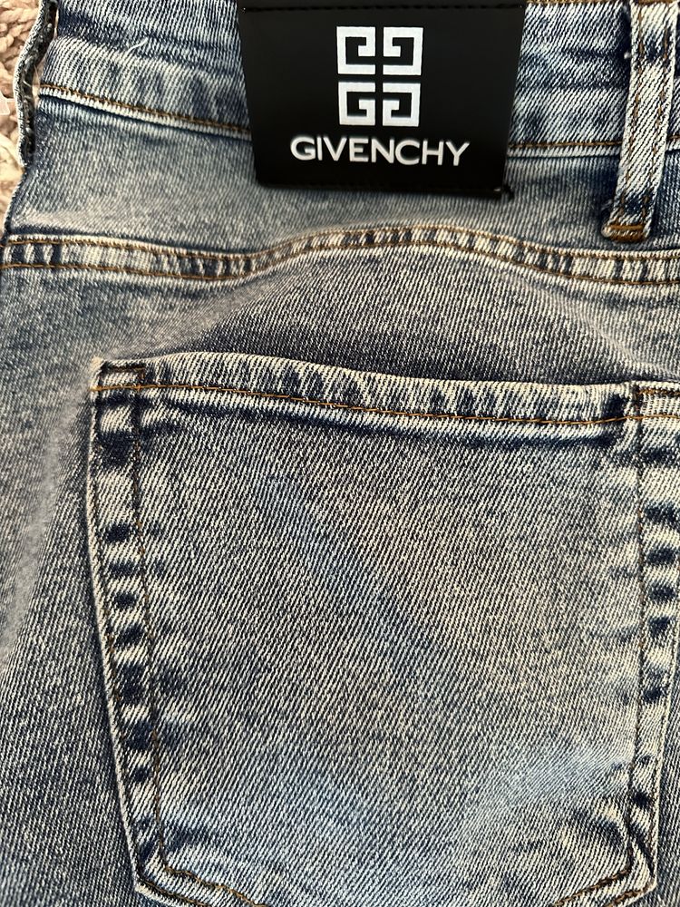 Vand blugi GIVENCHI.