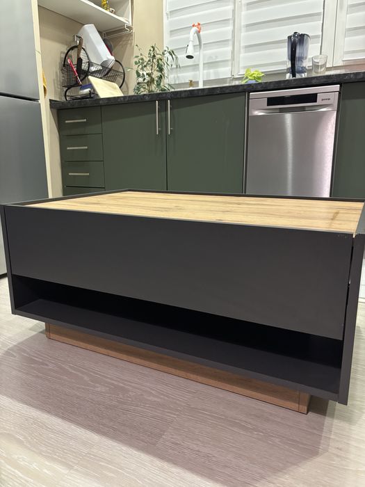 Продавам холна маса.