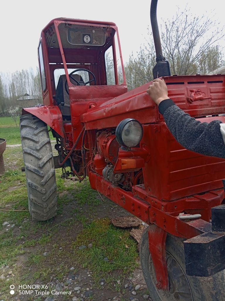 Traktor 28 holati yaxshi harajati yoq