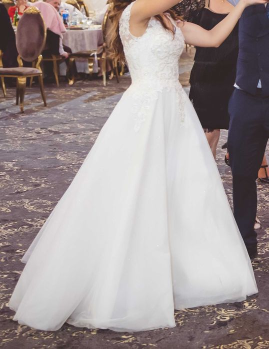 Rochie de Mireasă cu detalii lucrata manual