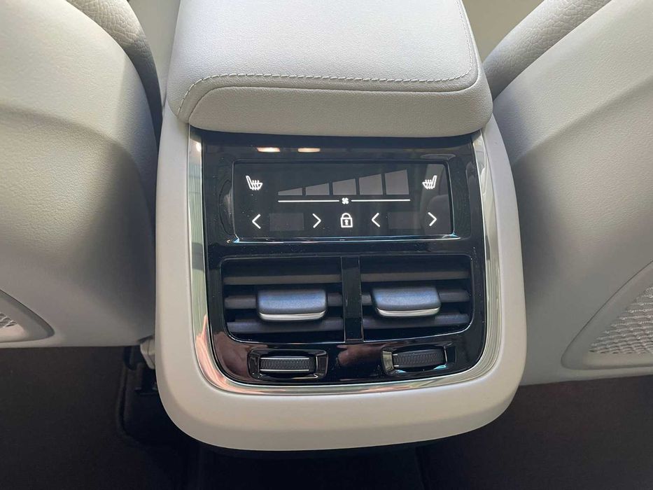 Volvo XC 60, An 2023, Diesel + Hibrid